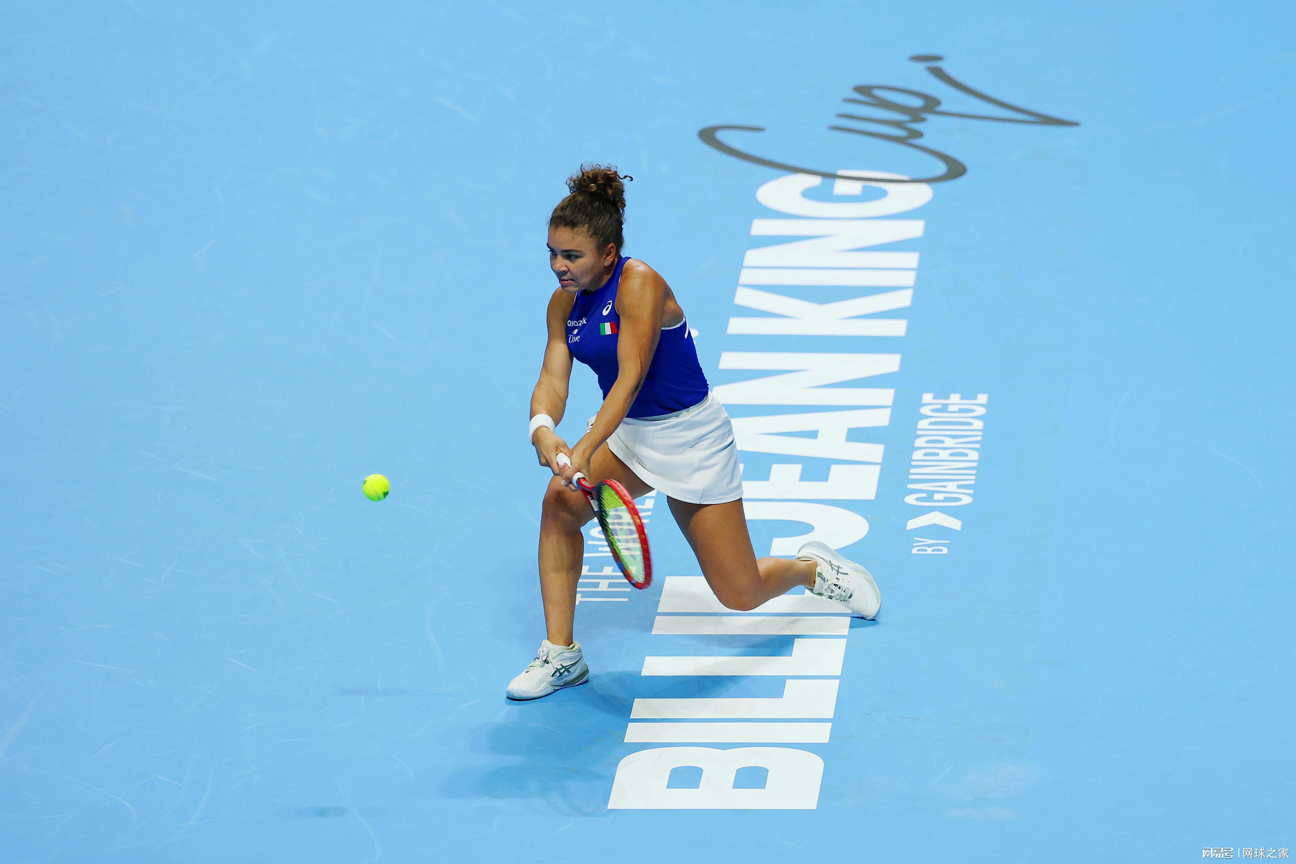 度过了漫长, 她们在国外, 托逐渐适应 度过了漫长, 她们在国外, 托逐渐适应